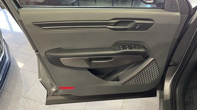2024 Kia EV9 - Image 24 of 31