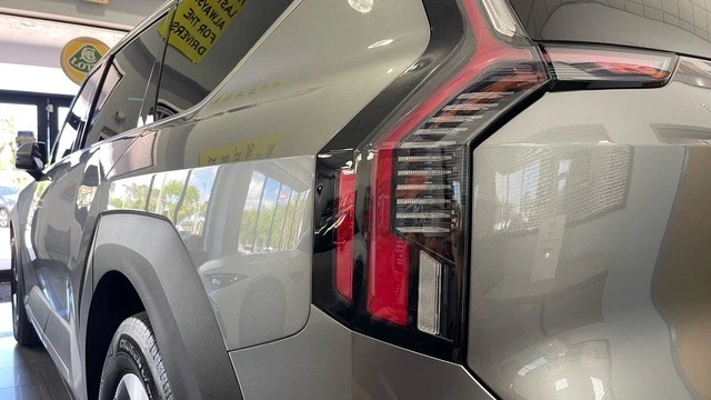 2024 Kia EV9 - Image 16 of 31