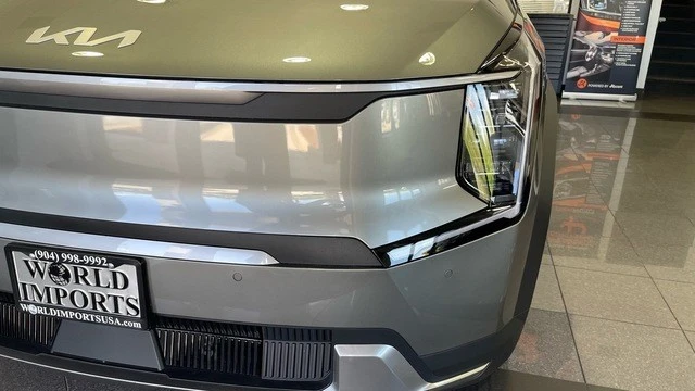 2024 Kia EV9 - Image 10 of 31