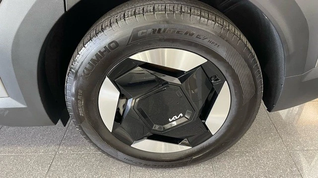 2024 Kia EV9 - Image 23 of 31