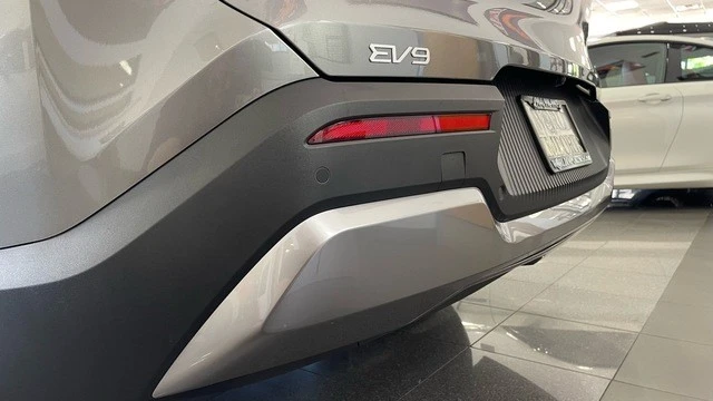 2024 Kia EV9 - Image 17 of 31