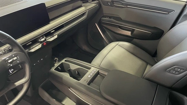 2024 Kia EV9 - Image 28 of 31