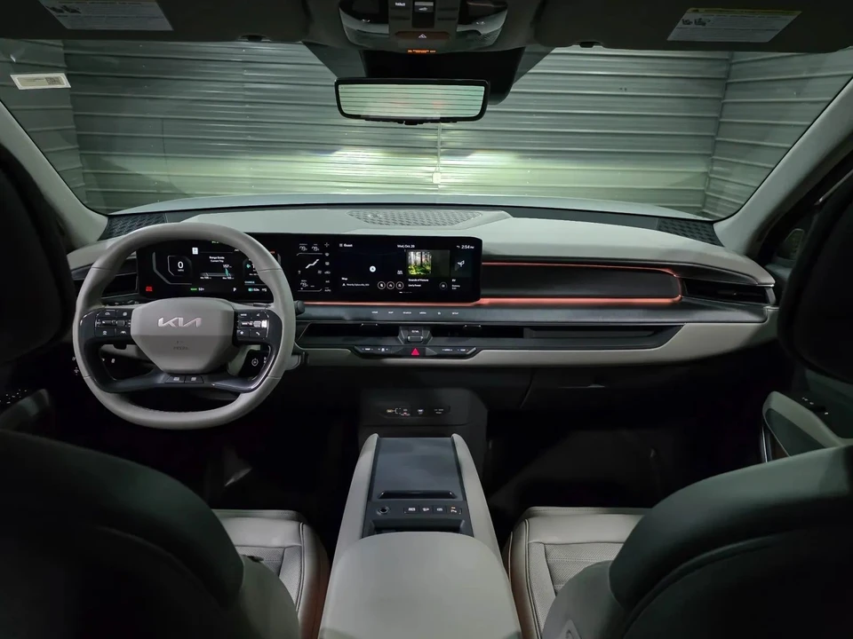 2024 Kia EV9 - Image 11 of 12