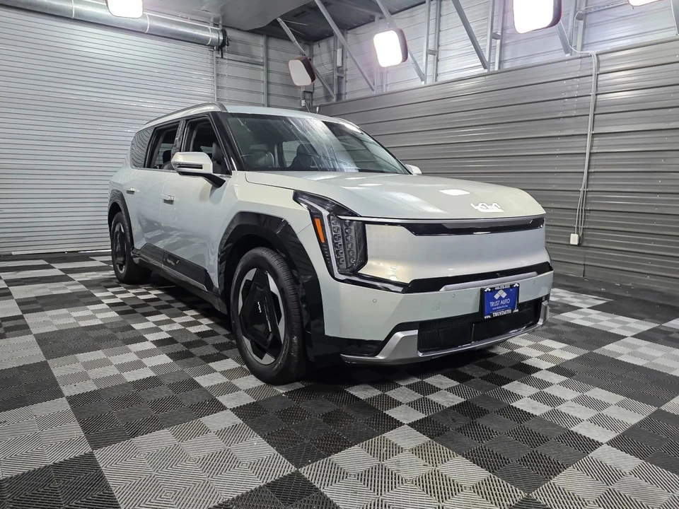 2024 Kia EV9 - Image 4 of 12