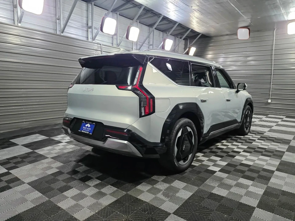 2024 Kia EV9 - Image 5 of 12