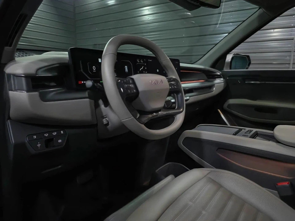 2024 Kia EV9 - Image 10 of 12