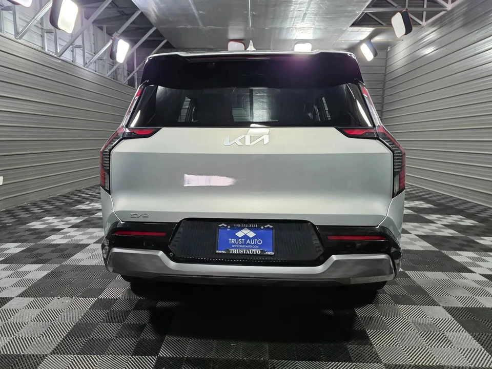 2024 Kia EV9 - Image 6 of 12