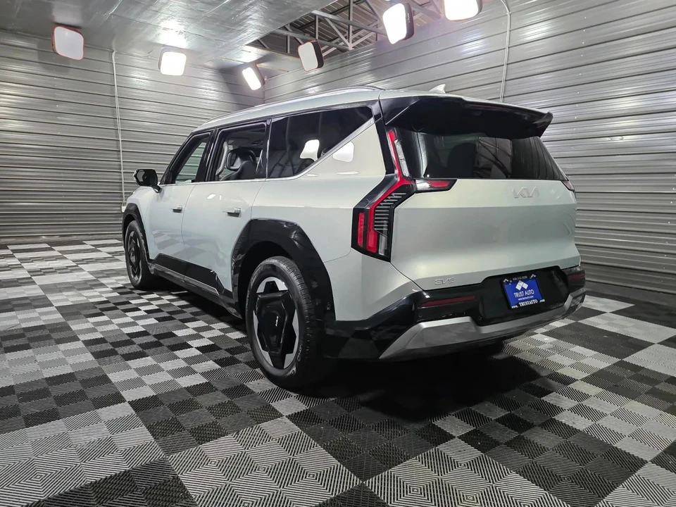 2024 Kia EV9 - Image 7 of 12