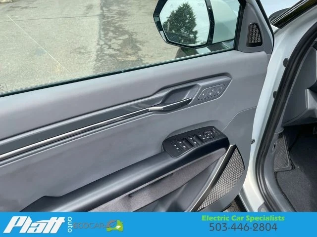 2024 Kia EV9 - Image 19 of 21