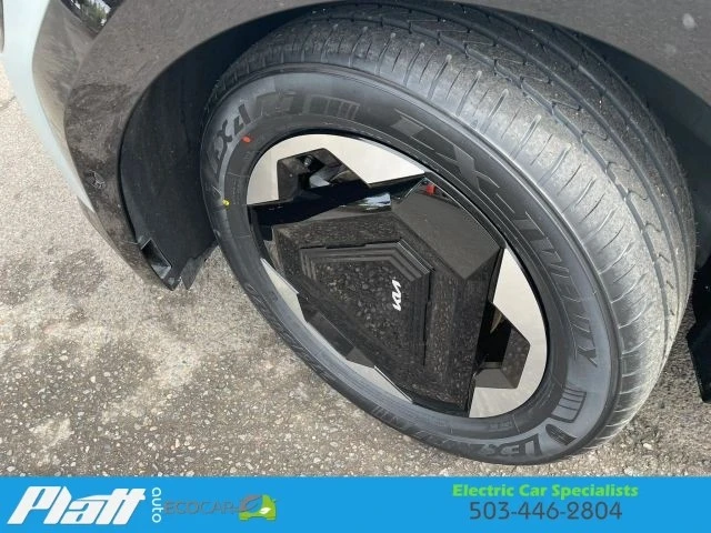 2024 Kia EV9 - Image 18 of 21