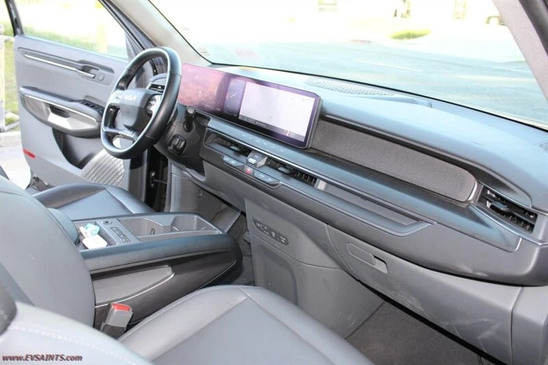 2024 Kia EV9 - Image 16 of 21