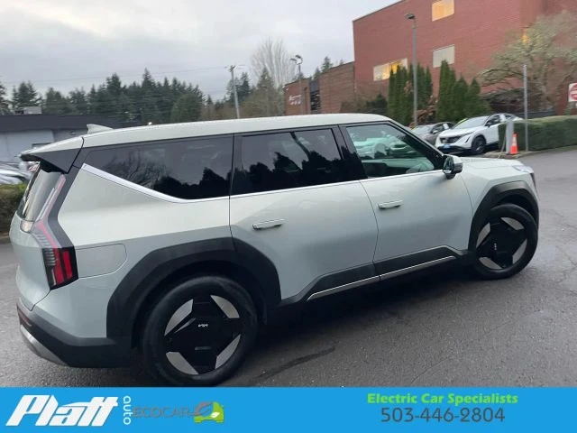 2024 Kia EV9 - Image 10 of 12