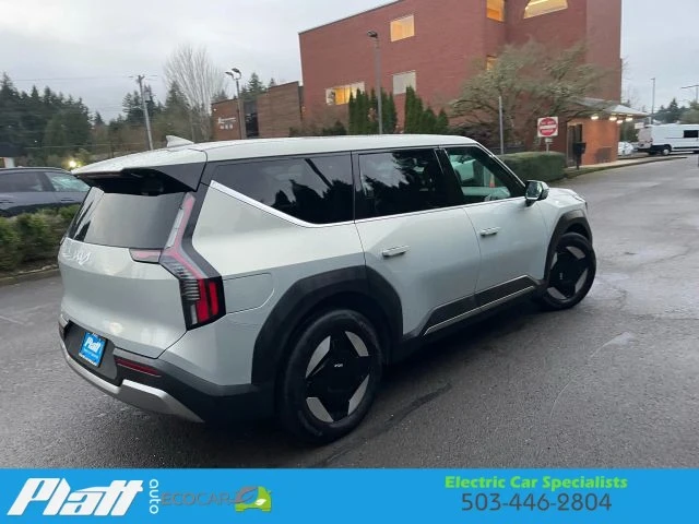 2024 Kia EV9 - Image 9 of 12