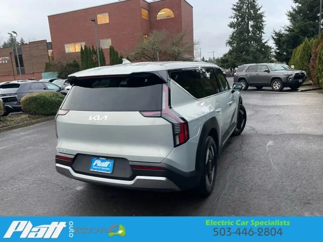 2024 Kia EV9 - Image 8 of 12