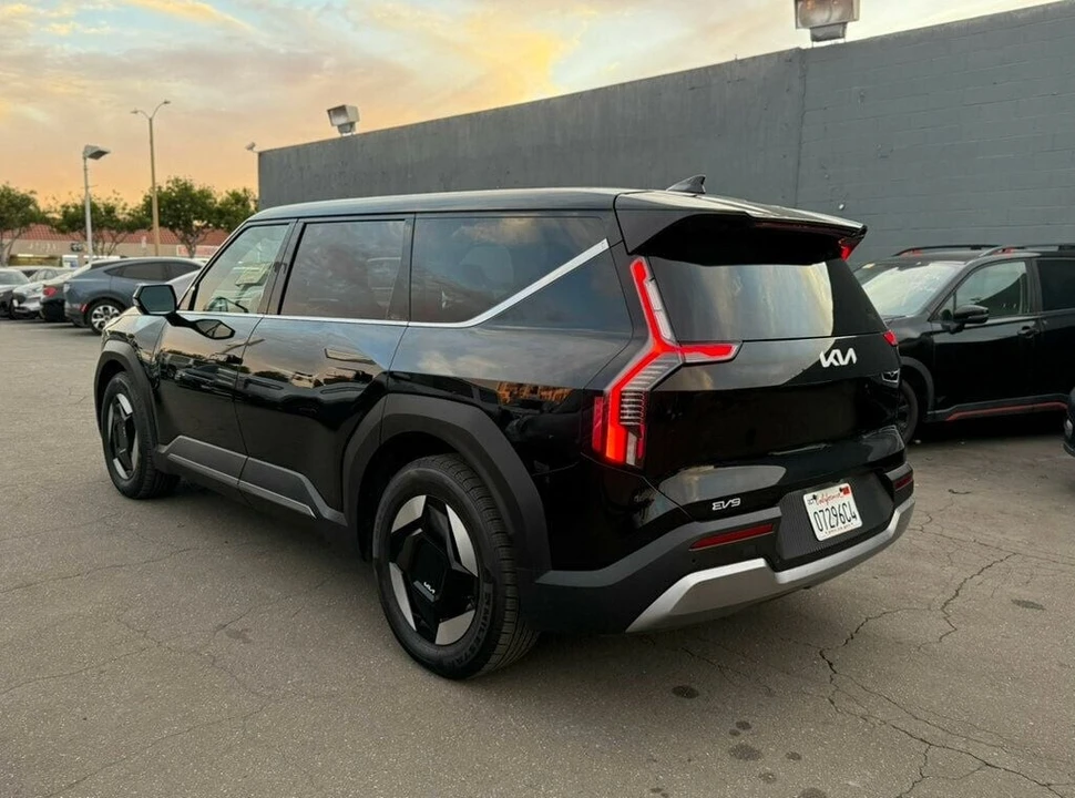 2024 Kia EV9 - Image 6 of 21