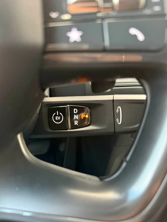 2024 Kia EV9 - Image 18 of 21