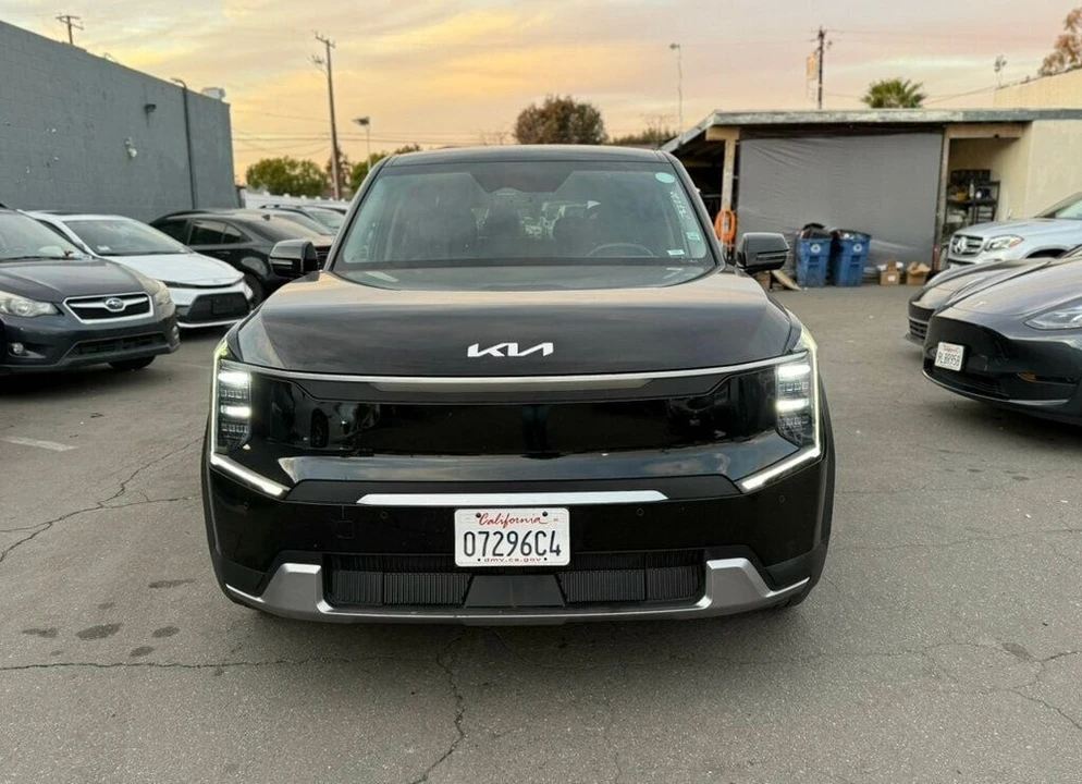 2024 Kia EV9 - Image 2 of 21