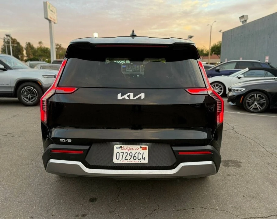 2024 Kia EV9 - Image 5 of 21