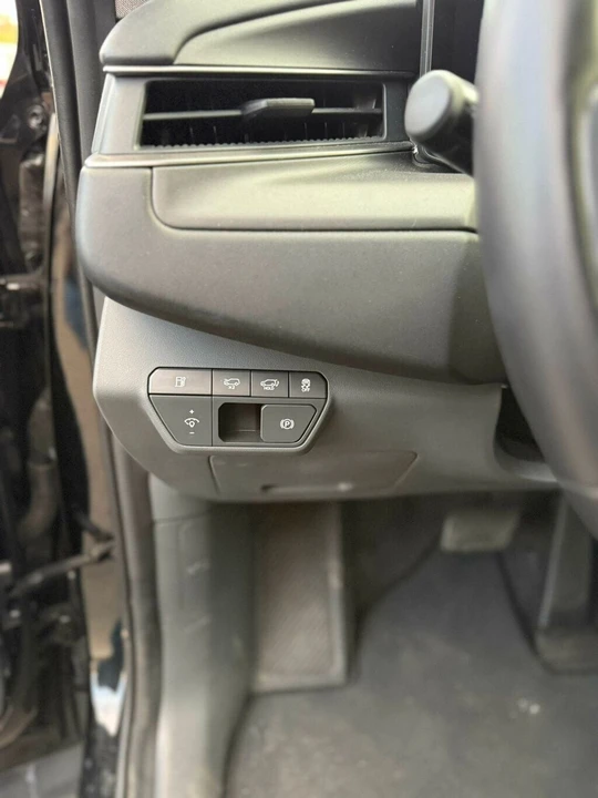 2024 Kia EV9 - Image 19 of 21