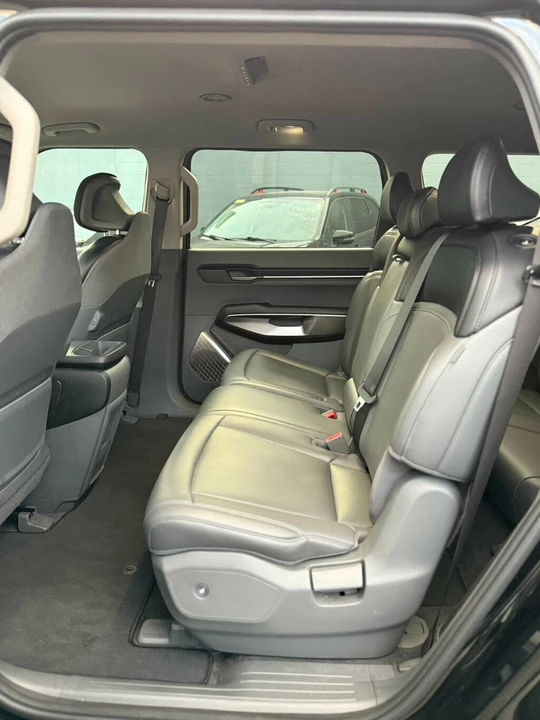 2024 Kia EV9 - Image 8 of 21