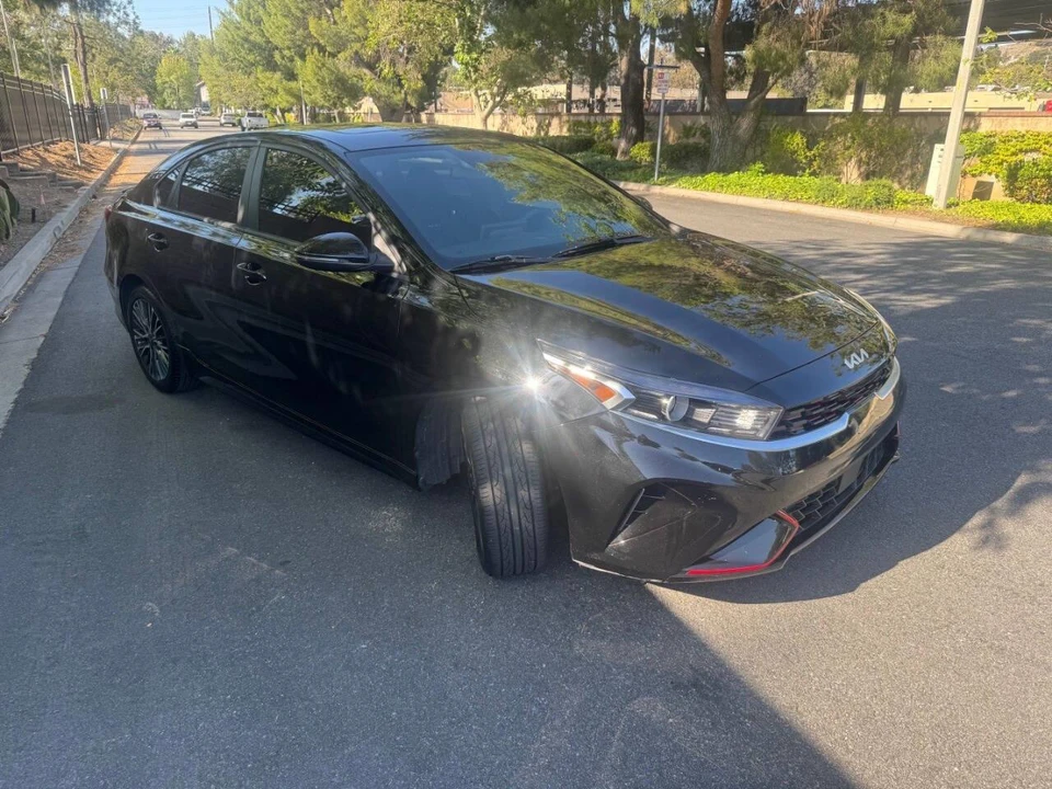 2024 Kia Forte - Image 2 of 18