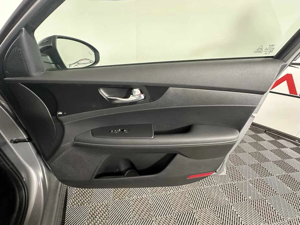 2024 Kia Forte - Image 18 of 21