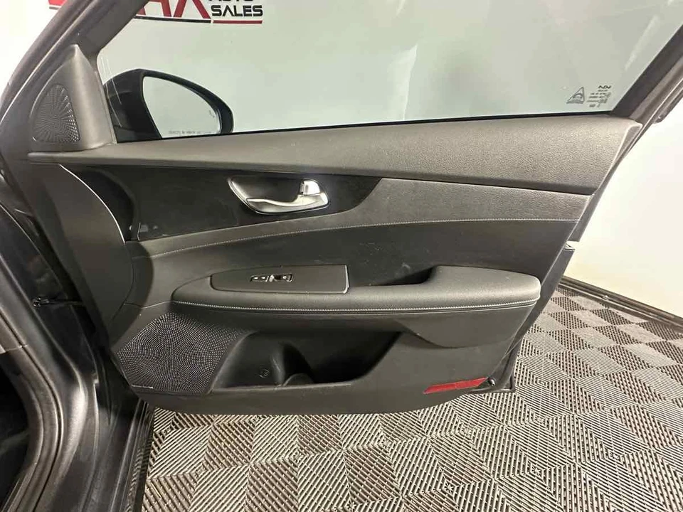 2024 Kia Forte - Image 16 of 21