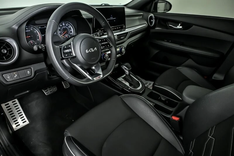 2024 Kia Forte - Image 16 of 21