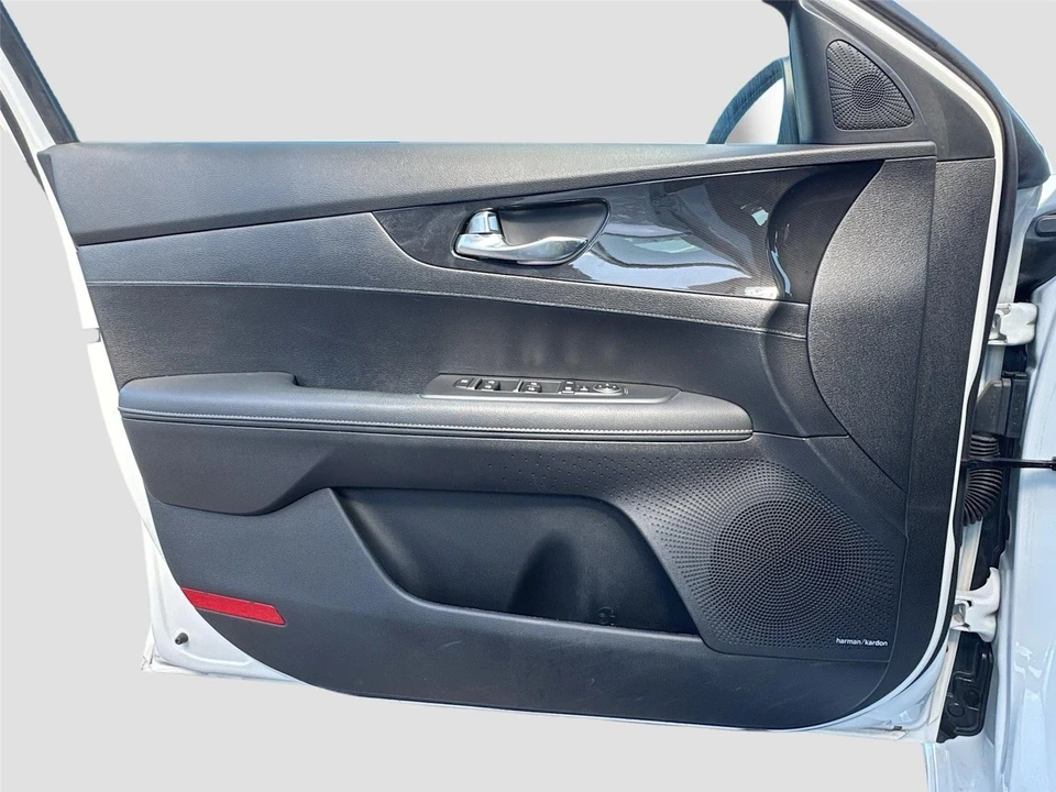 2024 Kia Forte - Image 17 of 21