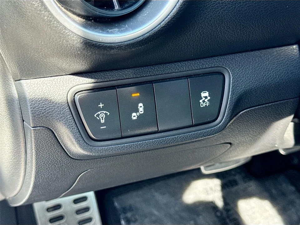 2024 Kia Forte - Image 10 of 21