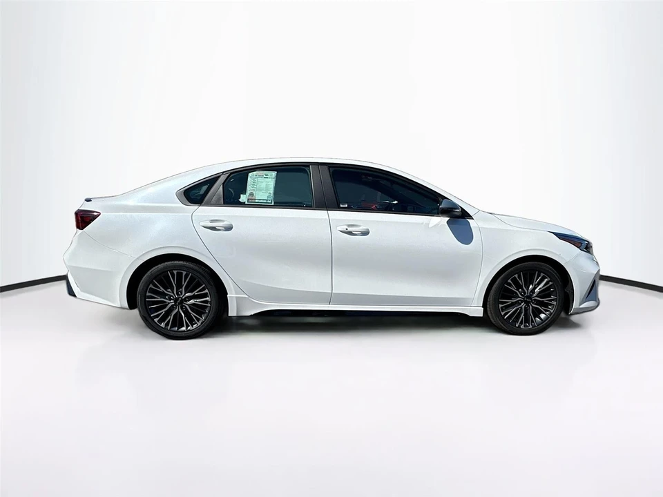 2024 Kia Forte - Image 8 of 21