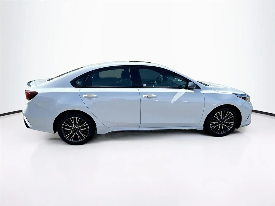 2024 Kia Forte - Image 8 of 21