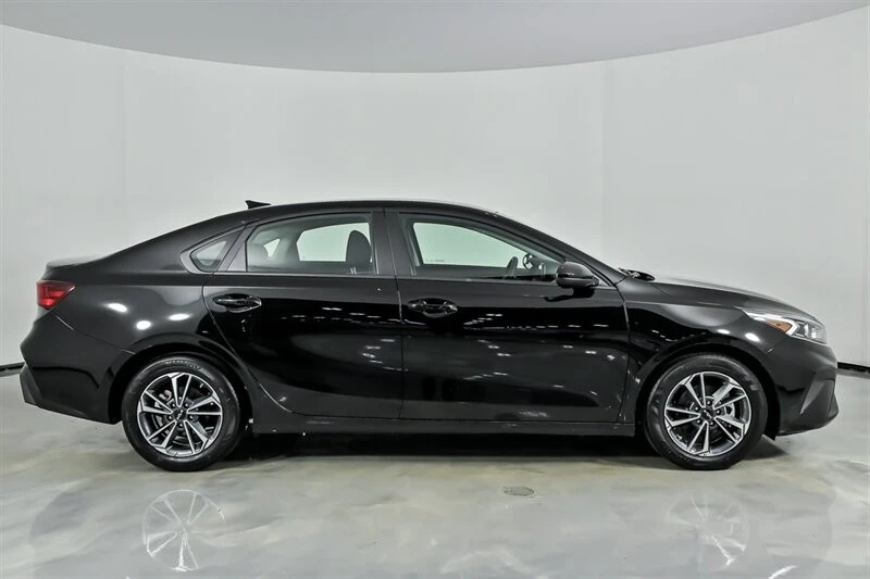 2024 Kia Forte - Image 14 of 21
