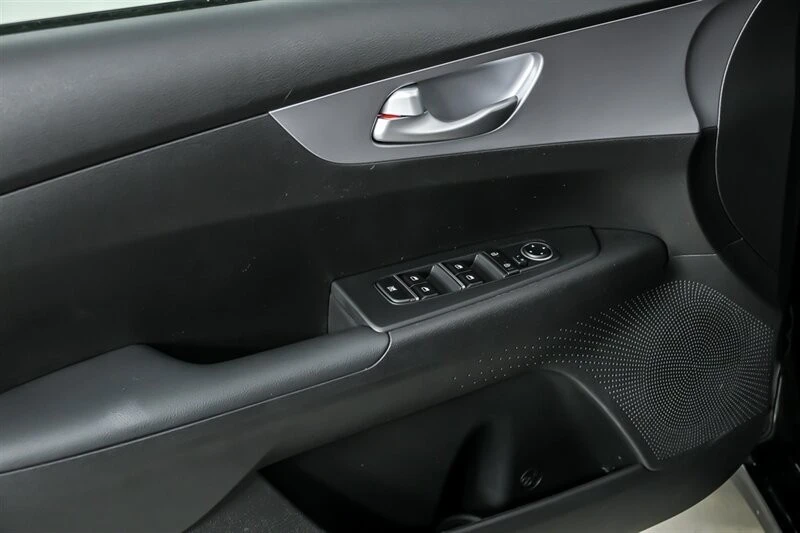 2024 Kia Forte - Image 18 of 21