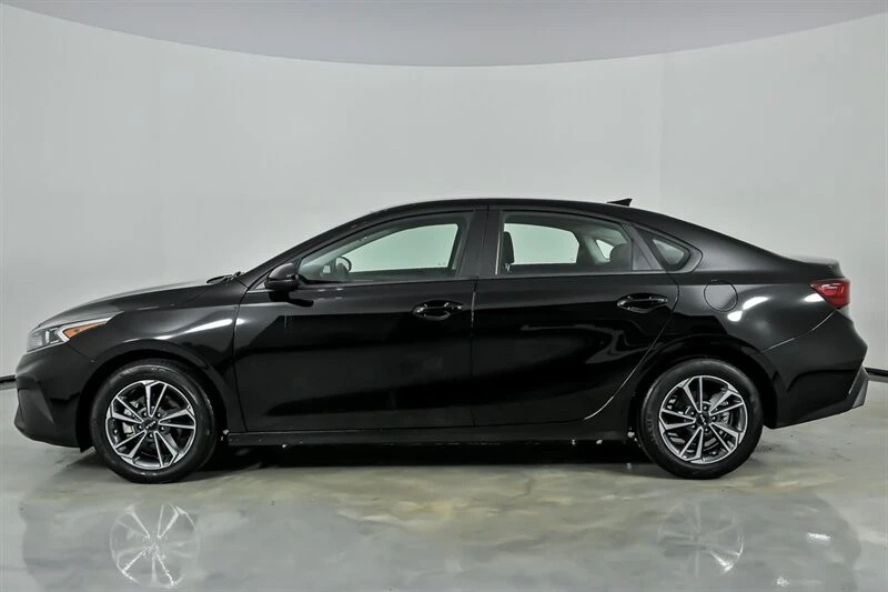 2024 Kia Forte - Image 8 of 21