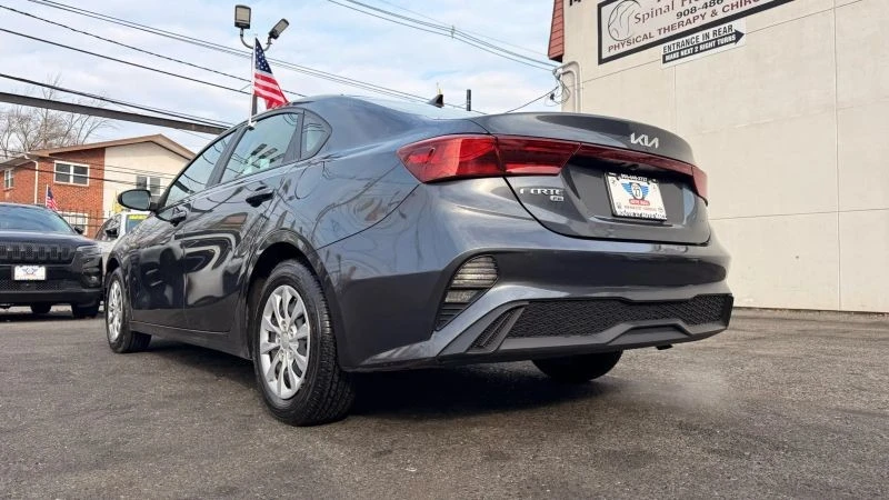 2024 Kia Forte - Image 8 of 12