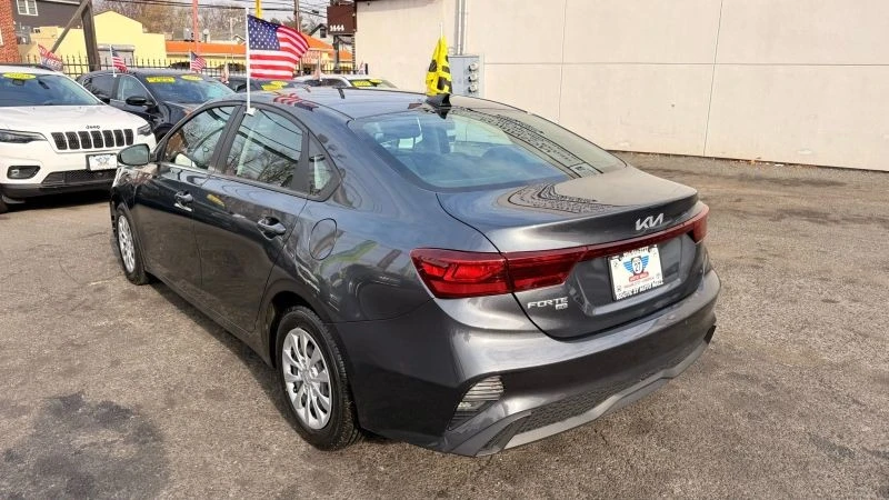 2024 Kia Forte - Image 5 of 12