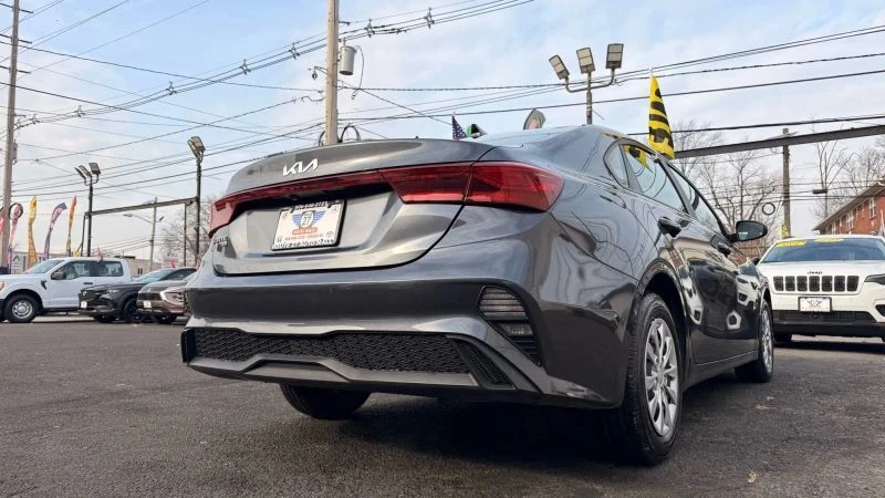 2024 Kia Forte - Image 9 of 12