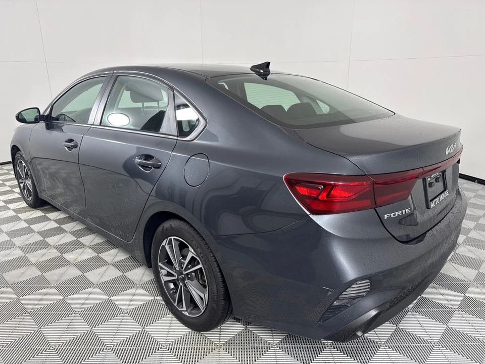 2024 Kia Forte - Image 8 of 12