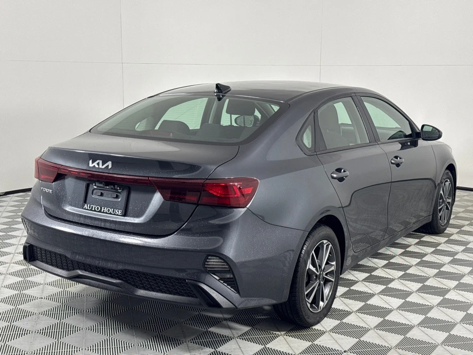 2024 Kia Forte - Image 5 of 12