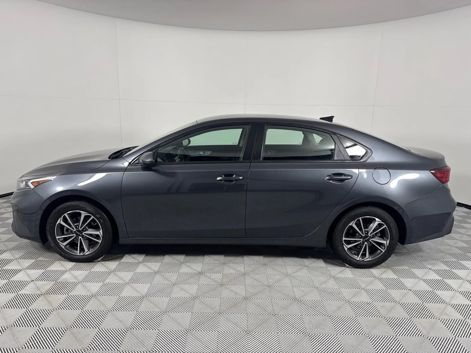 2024 Kia Forte - Image 9 of 12