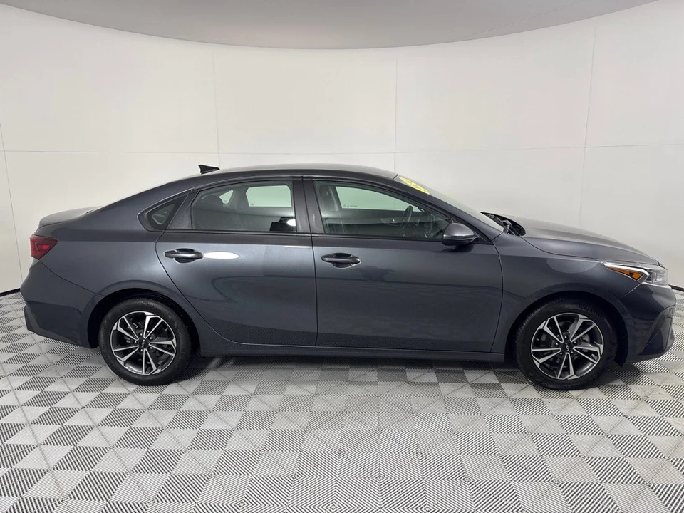 2024 Kia Forte - Image 4 of 12