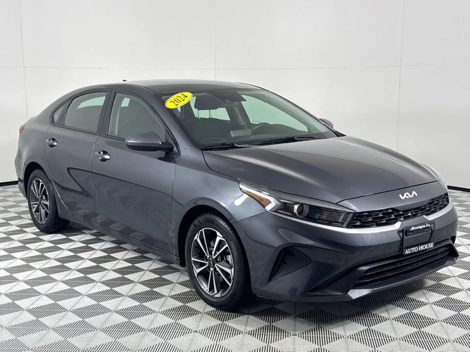 2024 Kia Forte - Image 3 of 12