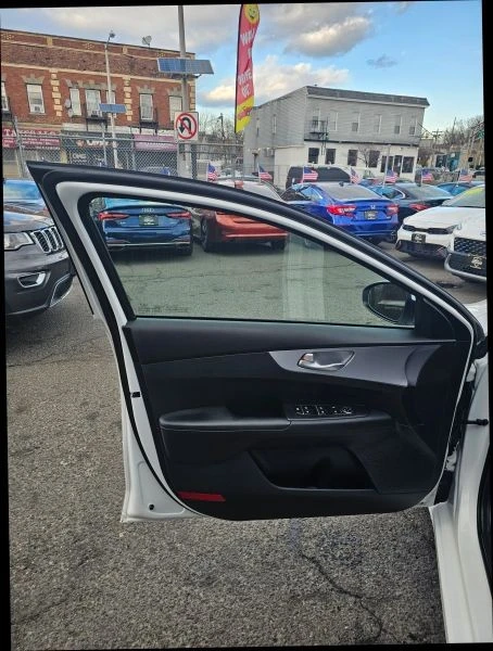 2024 Kia Forte - Image 11 of 12