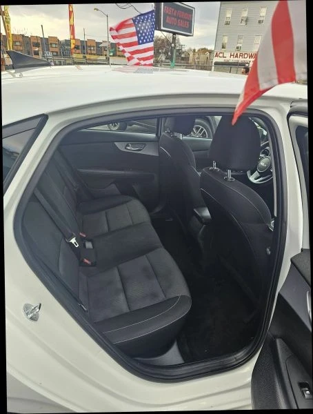 2024 Kia Forte - Image 9 of 12