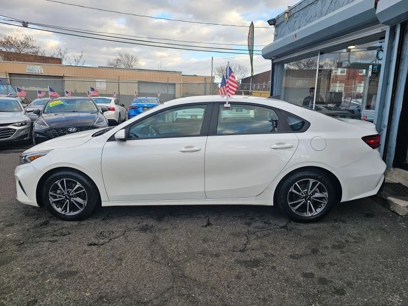 2024 Kia Forte - Image 2 of 12