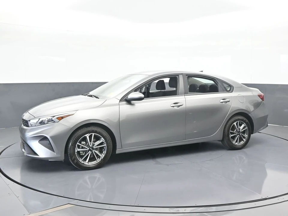 2024 Kia Forte - Image 2 of 12