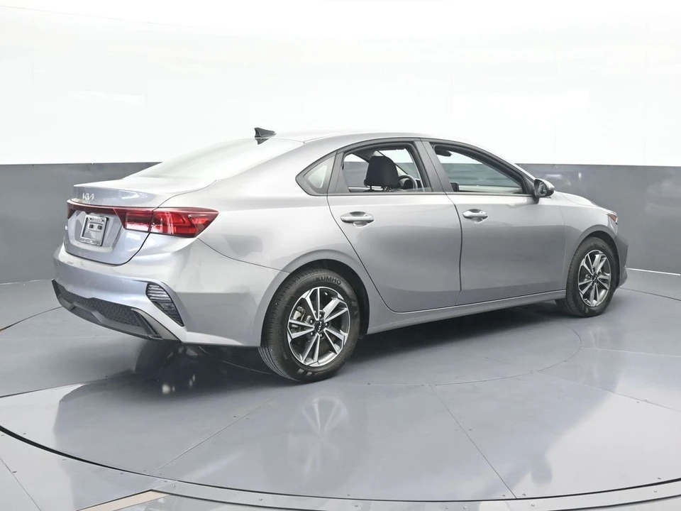 2024 Kia Forte - Image 6 of 12