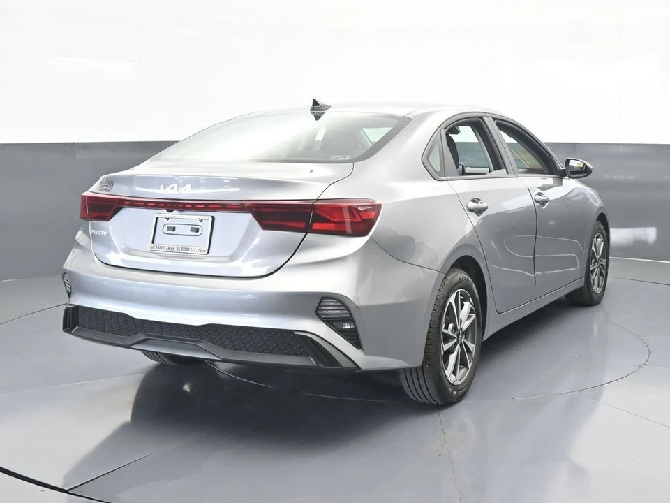 2024 Kia Forte - Image 5 of 12