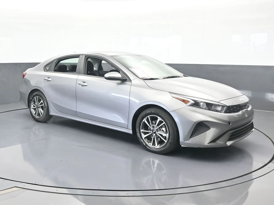 2024 Kia Forte - Image 8 of 12